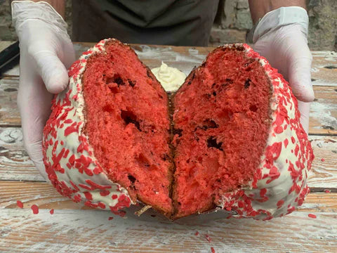 Panettone Red Velvet mit Weißer Schokoladencreme